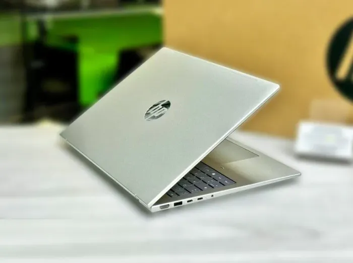 Ультрабук HP ProBook 460 G11 / 16" (1920x1200) IPS / Intel Core Ultra 7 155U (12 (14) ядер по 1.2 - 4.8 GHz) / 16 GB DDR5 / 512 GB SSD M.2 / Intel Graphics / WebCam / Win 11 Pro - зображення 5