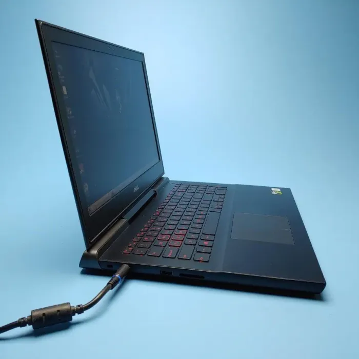Ігровий ноутбук Б-клас Dell Inspiron 15 Gaming 7567 / 15.6" (1920x1080) TN / Intel Core i7-7820HQ (4 (8) ядра по 2.9 - 3.9 GHz) / 16 GB DDR4 / 512 GB SSD / nVidia GeForce GTX 1050, 4 GB GDDR5, 128-bit / WebCam / Win 10 Home б/в - зображення 4
