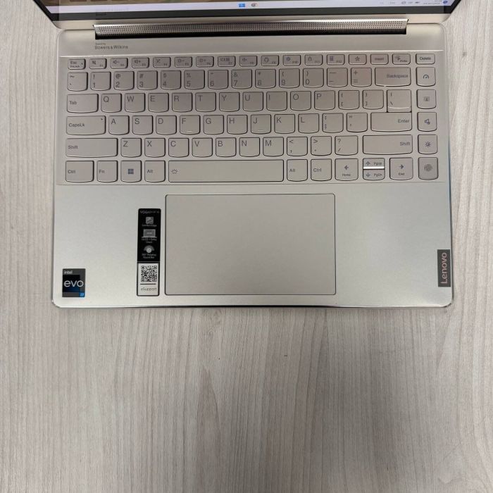 Ультрабук-трансформер Б-клас Lenovo Yoga 9 14IRP8 / 14" (2880x1800) OLED Touch / Intel Core i7-1360P (12 (16) ядер по 2.2 - 5.0 GHz) / 16 GB DDR5 / 512 GB SSD NVMe / Intel Iris Xe Graphics / WebCam б/в - зображення 9