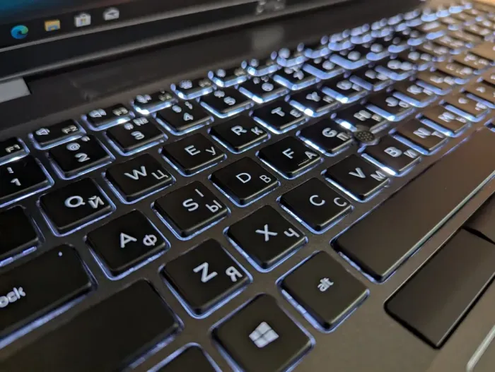 Ноутбук Dell Precision 3540 / 15.6" (1920x1080) IPS / Intel Core i7-8665U (4 (8) ядра по 1.9 - 4.8 GHz) / 16 GB DDR4 / 512 GB SSD / AMD Radeon Pro WX 2100, 2 GB GDDR5, 64-bit / WebCam / TouchID / Windows 10 б/в - зображення 6