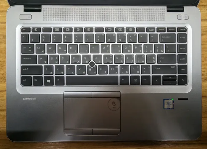 Ультрабук HP EliteBook 840 G3 / 14" (1366x768) TN / Intel Core i5-6300U (2 (4) ядра по 2.4 - 3.0 GHz) / 8 GB DDR4 / 240 GB SSD / Intel HD Graphics 520 / WebCam / Fingerprint / Windows 10 б/в - зображення 3