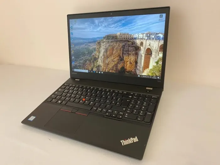 Ультрабук Б-клас Lenovo ThinkPad T570 / 15.6" (1920x1080) IPS / Intel Core i5-7300U (2 (4) ядра по 2.6 - 3.5 GHz) / 8 GB DDR4 / 240 GB SSD / Intel HD Graphics 620 / WebCam б/в - зображення 3
