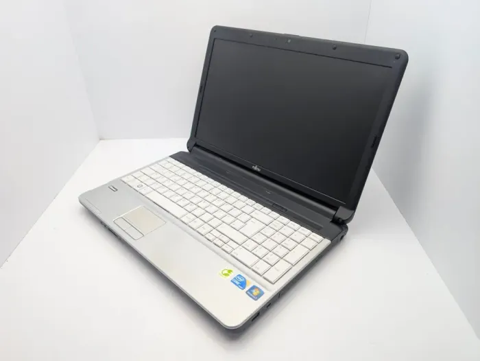 Ноутбук Fujitsu LifeBook A530 / 15.6" (1366x768) TN / Intel Core i3-350M (2 (4) ядра по 2.26 GHz) / 6 GB DDR3 / 1000 GB HDD / Intel HD Graphics / WebCam б/в - зображення 4