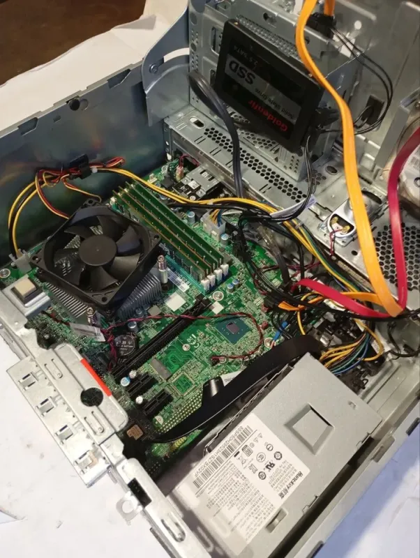 ПК Lenovo ThinkCentre M710t Tower / Intel Core i3-6100 (2 (4) ядра по 3.7 GHz) / 16 GB DDR4 / 240 GB SSD + 500 GB HDD / Intel HD Graphics 630 / DVD-RW б/в - зображення 6