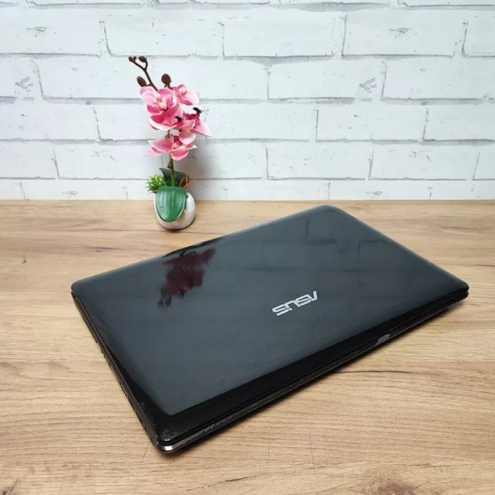 Ноутбук Asus K52J / 15.6" (1366x768) TN / Intel Core i7-740QM (4 (8) ядра по 1.73 - 2.93 GHz) / 8 GB DDR3 / 256 GB SSD / AMD Radeon HD 6370M, 1 GB GDDR3, 64-bit / WebCam / DVD-ROM б/в - зображення 7