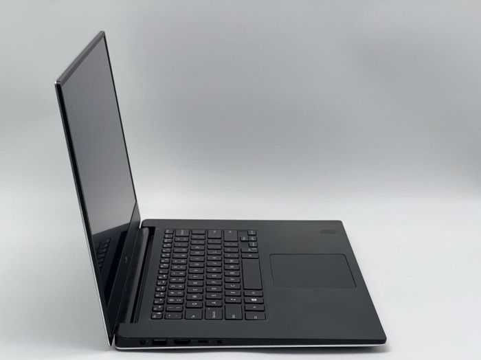Ігровий ноутбук Dell XPS 15 9550 / 15.6" (1920x1080) IPS / Intel Core i5-6300HQ (4 ядра по 2.3 - 3.2 GHz) / 16 GB DDR4 / 240 GB SSD / nVidia GeForce GTX 960M, 2 GB GDDR5, 128-bit / WebCam б/в - зображення 3