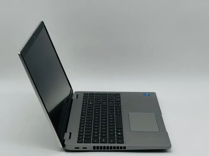 Ультрабук Dell Latitude 5520 / 15.6" (1920x1080) IPS / Intel Core i5-1135G7 (4 (8) ядра по 2.4 - 4.2 GHz) / 16 GB DDR4 / 240 GB SSD / Intel Iris Xe Graphics / WebCam б/в - зображення 3