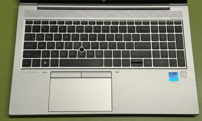 Ультрабук HP EliteBook 850 G8 / 15.6" (1920x1080) IPS / Intel Core i5-1145G7 (4 (8) ядра по 2.6 - 4.4 GHz) / 16 GB DDR4 / 256 GB SSD / Intel Iris Xe Graphics / WebCam / TouchID б/в - зображення 3