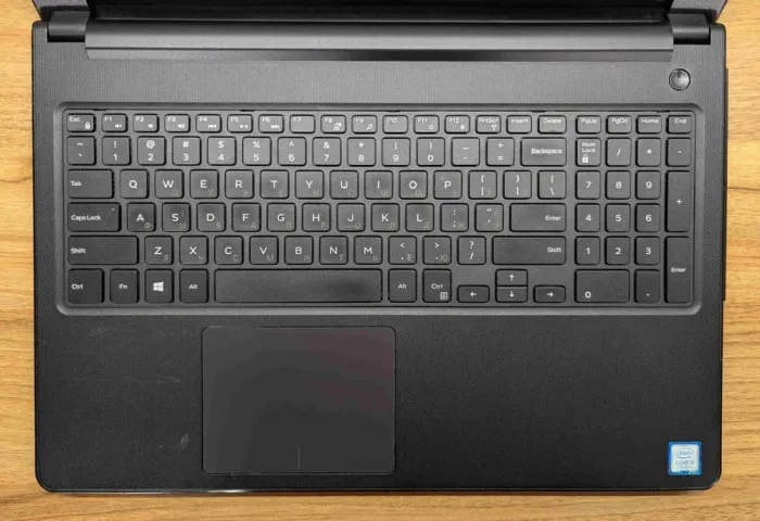 Ноутбук Б-клас Dell Vostro 15-3568 / 15.6" (1920x1080) IPS / Intel Core i5-7200U (2 (4) ядра по 2.5 - 3.1 GHz) / 8 GB DDR4 / 240 GB SSD / Intel HD Graphics 620 / WebCam / Windows 10 б/в - зображення 3