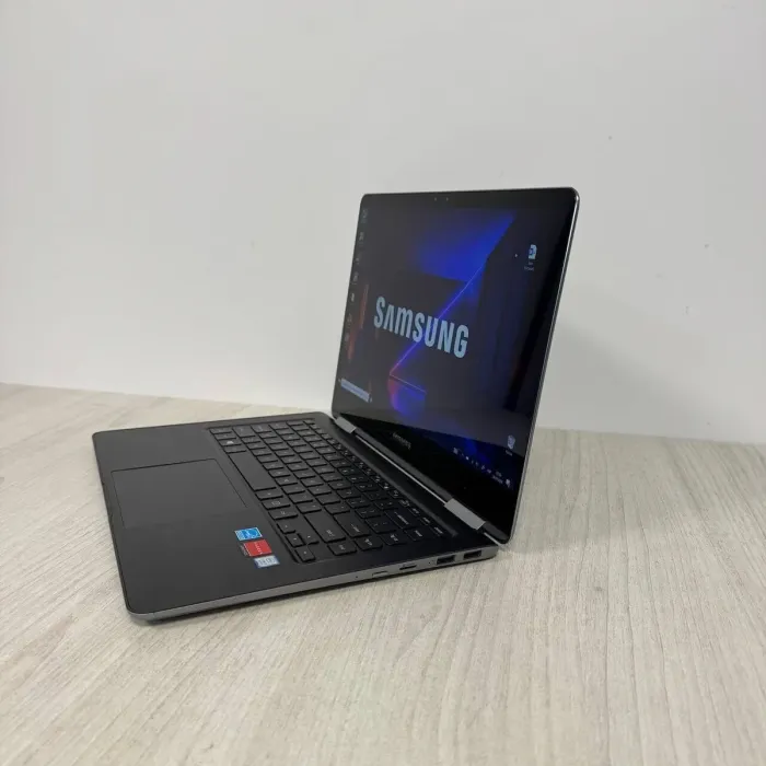 Ультрабук-трансформер Samsung NP940X5N x360 / 15" (1920x1080) IPS Touch / Intel Core i7-8550U (4 (8) ядра по 1.8 - 4.0 GHz) / 16 GB DDR3 / 256 GB SSD / AMD Radeon 540 Mobile, 2 GB GDDR5, 64-bit / WebCam б/в - зображення 6