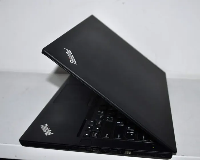 Ультрабук Lenovo ThinkPad T470 / 14" (1366x768) TN / Intel Core i5-6300U (2 (4) ядра 2.4 - 3.0 GHz) / 32 GB DDR4 / 512 GB SSD / Intel HD Graphics 520 / WebCam / Windows 11 Pro б/в - зображення 7