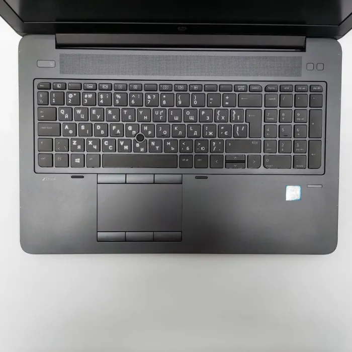 Мобільна робоча станція HP ZBook 15 G3 / 15.6" (1920x1080) TN / Intel Core i7-6820HQ (4 (8) ядра по 2.7 - 3.6 GHz) / 32 GB DDR4 / 512 GB SSD / nVidia Quadro M1000M, 2 GB DDR5, 128-bit / WebCam / Win 11 Pro б/в - зображення 3