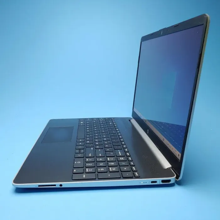 Ультрабук HP 15-dy1073nr / 15.6" (1366x768) TN / Intel Core i5-1035G4 (4 (8) ядра по 1.1 - 3.7 GHz) / 8 GB DDR4 / 256 GB SSD / Intel Iris Plus Graphics / WebCam / Win 10 Home б/в - зображення 5