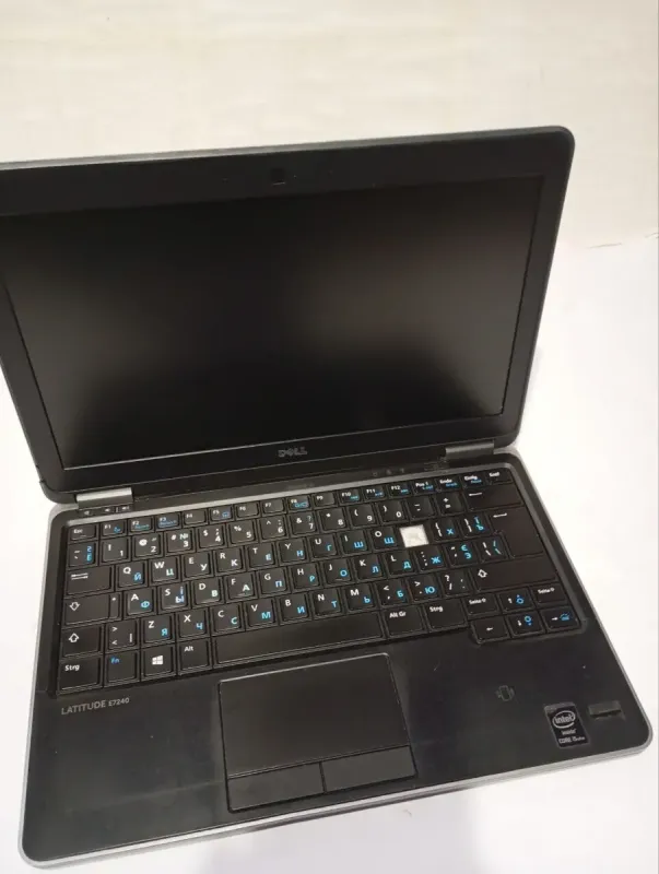 Нетбук Б-клас Dell Latitude E7240 / 12.5" (1366x768) TN / Intel Core i5-4300U (2 (4) ядра по 1.9 - 2.9 GHz) / 8 GB DDR3 / 128 GB SSD / Intel HD Graphics 4400 / WebCam / АКБ не держит б/в - зображення 3