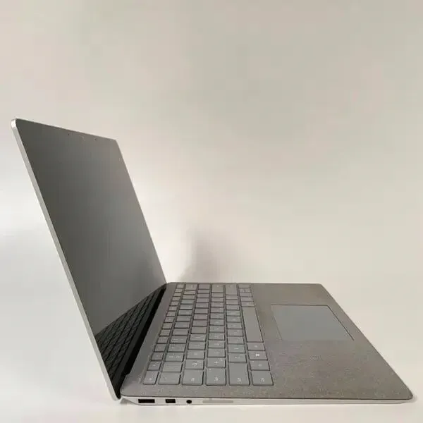 Ультрабук Б-клас Microsoft Surface Laptop 2 / 13.5" (2256x1504) IPS Touch / Intel Core i5-8350U (4 (8) ядра по 1.7 - 3.6 GHz) / 8 GB DDR3 / 256 GB SSD / UHD Graphics 620 / WebCam / mini-DisplayPort б/в - зображення 4