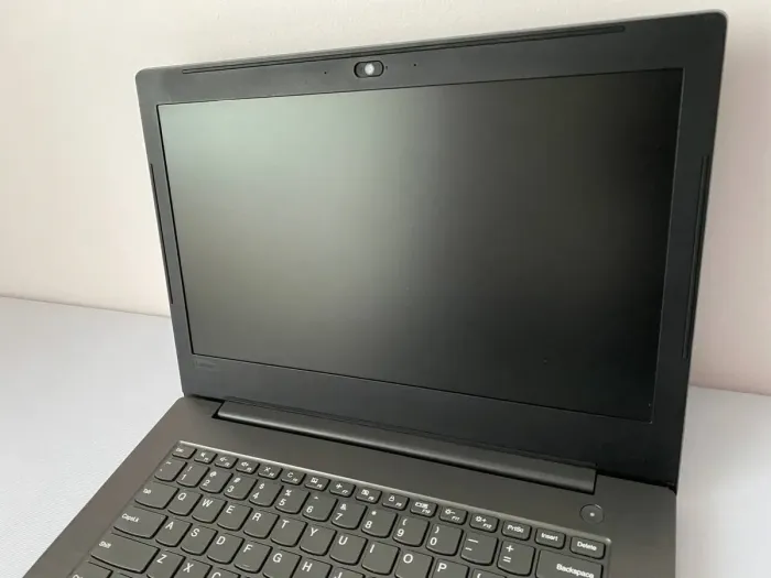 Ноутбук Б-клас Lenovo V330-14IKB 81B0 / 14" (1920x1080) TN / Intel Core i5-8250U (4 (8) ядра по 1.6 - 3.4 GHz) / 8 GB DDR4 / 256 GB SSD / Intel UHD Graphics 620 / WebCam б/в - зображення 4