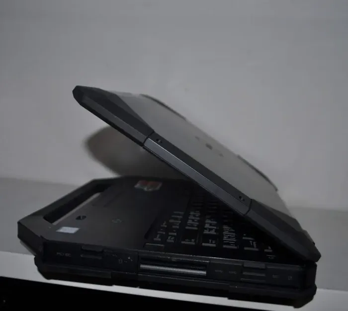 Захищений ноутбук Б-клас Dell Latitude 5414 Rugged / 14" (1366x768) TN / Intel Core i5-6300U (2 (4) ядра по 2.4 - 3.0 GHz) / 16 GB DDR4 / 480 GB SSD / Intel HD Graphics 520 / WebCam / Windows 11 Pro б/в - зображення 8