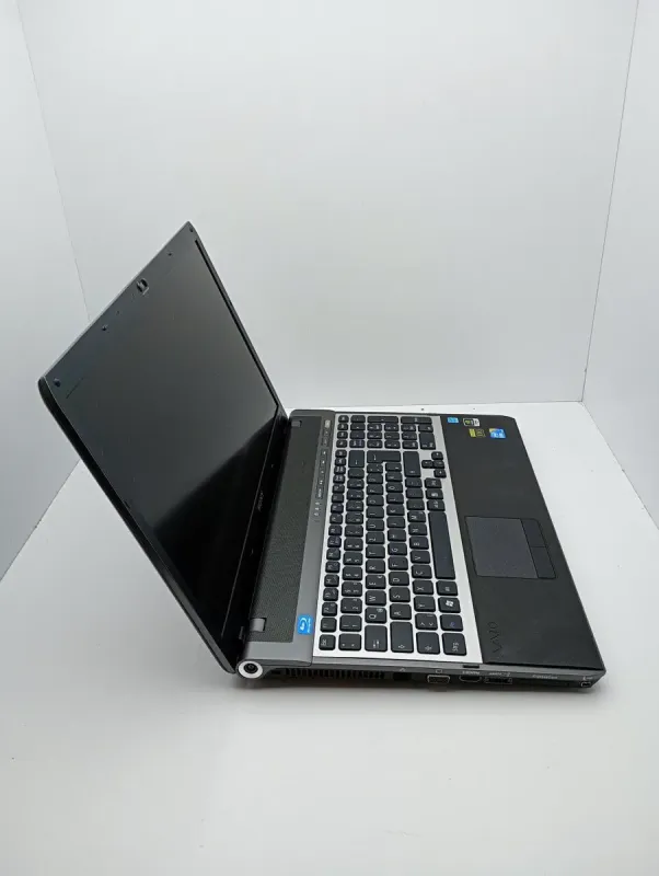 Ноутбук Sony VPC11 / 16.4" (1920x1080) TN / Intel Core i7-720QM (4 (8) ядра по 1.6 - 2.6 GHz) / 8 GB DDR3 / 500 GB HDD / nVidia GeForce GT 330M, 1 GB DDR3, 128-bit / WebCam б/в - зображення 3