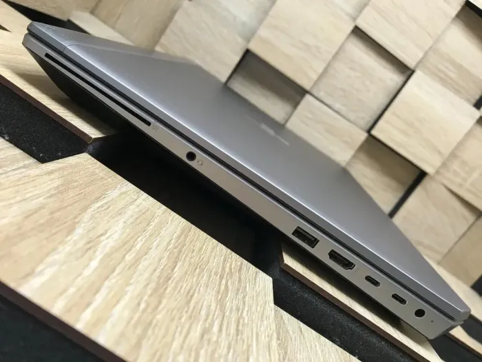 Мобільна робоча станція Б-клас HP ZBook 15 G5 / 15.6" (1920x1080) IPS Touch / Intel Core i7-8750H (6 (12) ядер по 2.2 - 4.1 GHz) / 16 GB DDR4 / 480 GB SSD / nVidia Quadro P1000, 4 GB GDDR5, 128-bit / WebCam б/в - зображення 6