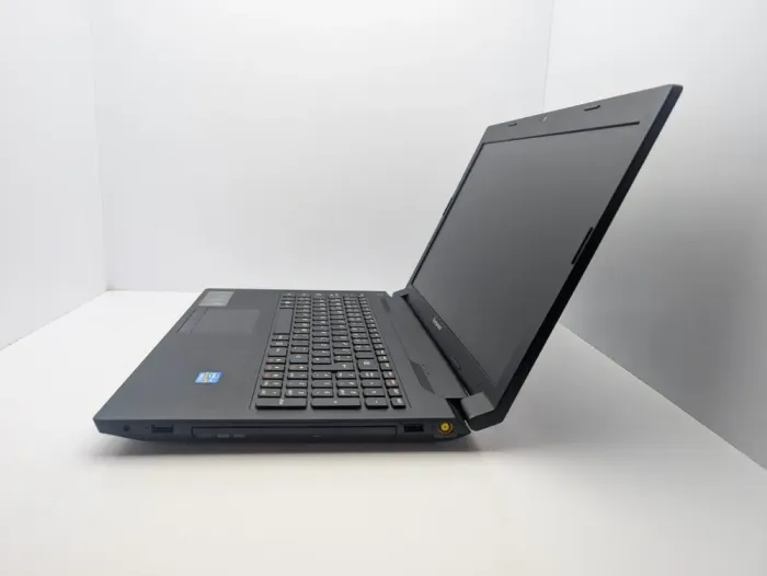 Ноутбук Lenovo B590 / 15.6" (1366x768) TN / Intel Core i3-2348M (2 (4) ядра по 2.3 GHz) / 6 GB DDR3 / 240 GB SSD / Intel HD Graphics 3000 / WebCam / АКБ не тримає б/в - зображення 4