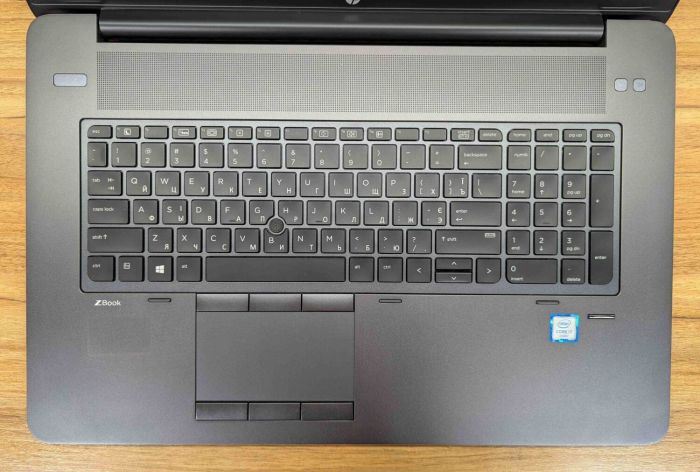 Мобільна робоча станція HP zBook 17 G3 / 17.3" (1600x900) TN / Intel Core i7-6700HQ (4 (8) ядра по 2.6 - 3.5 GHz) / 32 GB DDR4 / 512 GB SSD / nVidia Quadro M1000M, 2 GB DDR3, 128-bit / TouchID / WebCam / Windows 10 б/в - зображення 3