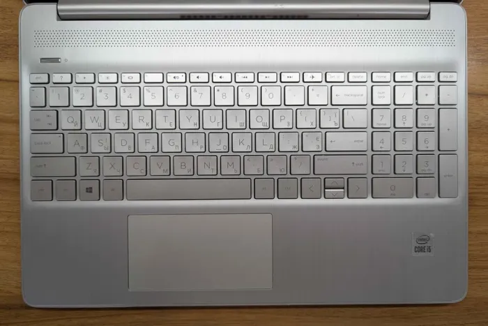 Ноутбук HP 15-dy1043dx / 15.6" (1366x768) TN Touch / Intel Core i5-1035G1 (4 (8) ядра по 1.0 - 3.6 GHz) / 16 GB DDR4 / 512 GB SSD / Intel UHD Graphics / WebCam / Windows 10 б/в - зображення 3