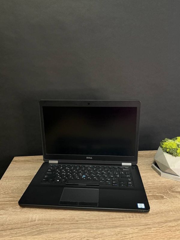 Ультрабук Б-клас Dell Latitude E5470 / 14" (1920x1080) TN / Intel Core i5-6300HQ (4 ядра по 2.3 - 3.2 GHz) / 8 GB DDR4 / 256 GB SSD / Intel HD Graphics 530 / WebCam / Win 11 б/в - зображення 2