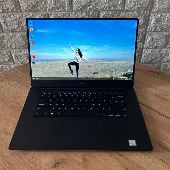 Мобільна робоча станція Dell Precision 5510 / 15.6" (1920x1080) IPS / Intel Core i5-6300U (2 (4) ядра по 2.4 - 3.0 GHz) / 8 GB DDR4 / 256 GB SSD / nVidia Quadro M1000M, 2 GB DDR3, 128-bit / WebCam б/в - зображення 2