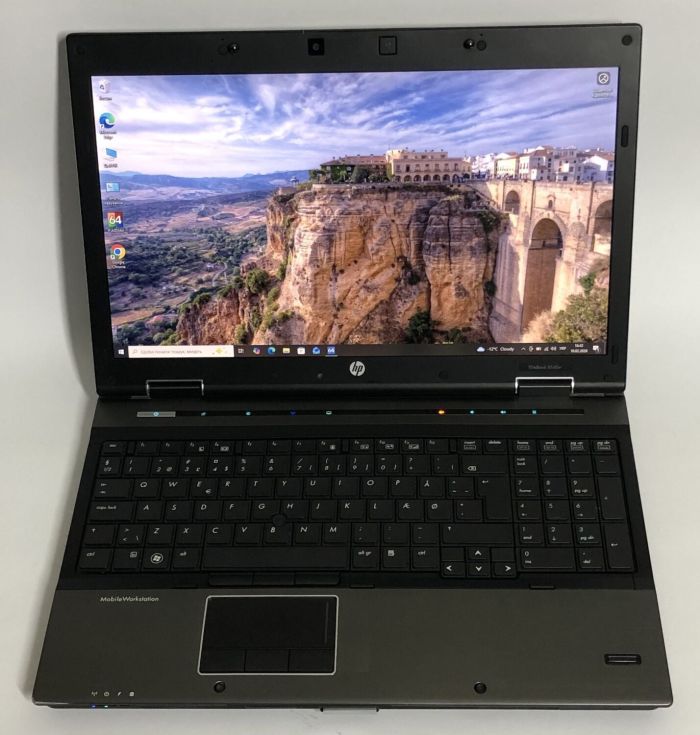 Мобільна робоча станція Б-класу HP EliteBook 8540w / 15.6" (1600x900) TN / Intel Core i7-720M (4 (8) ядра по 1.6 - 2.8 GHz) / 8 GB DDR3 / 500 GB HDD / nVidia Quadro FX 880M, 1 GB DDR3, 128-bit / WebCam / DVD-ROM б/в - зображення 2