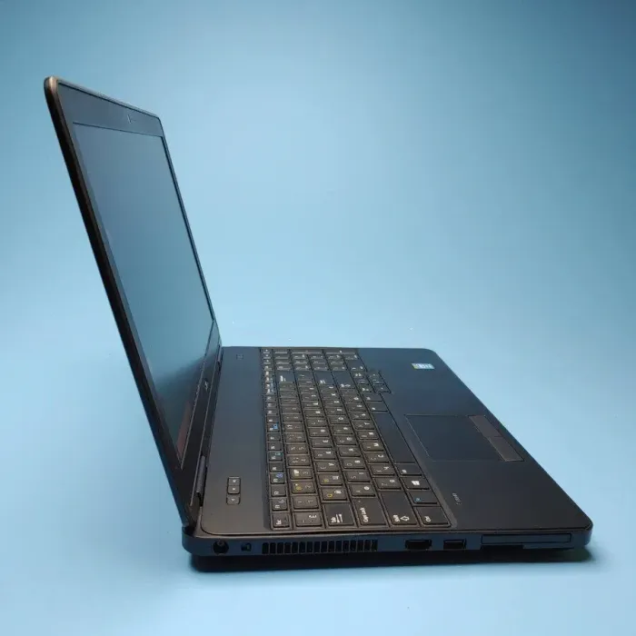 Ноутбук Б-клас Dell Latitude E5540 / 15.6" (1366x768) TN / Intel Core i5-4200U (2 (4) ядра по 1.6 - 2.6 GHz) / 8 GB DDR3 / 240 GB SSD / Intel HD Graphics 4400 / WebCam / DVD-ROM / Win 10 Pro б/в - зображення 4