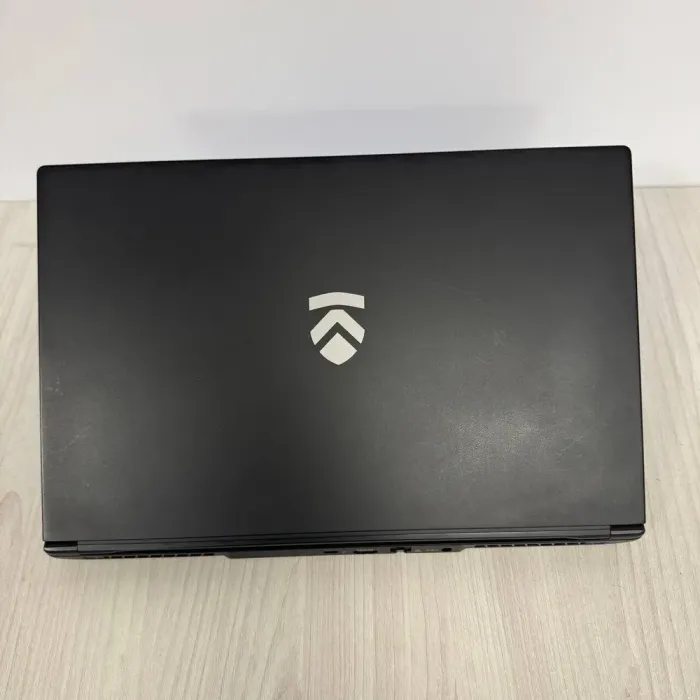 Ігровий ноутбук Eluktronics MAG-15 2070 / 15.6" (1920x1080) IPS / Intel Core i7-9750H (6 (12) ядер по 2.6 - 4.5 GHz) / 16 GB DDR4 / 512 GB SSD / nVidia GeForce RTX 2070 Max-Q, 8 GB GDDR6, 256-bit / WebCam б/в - зображення 3