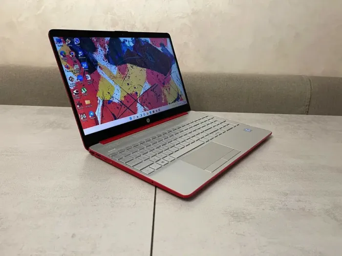 Ультрабук Б-клас HP 15-dw0083wm / 15.6" (1366x768) TN / Intel Pentium Silver N5030 (4 ядра по 1.1 - 3.1 GHz) / 4 GB DDR4 / 128 GB SSD / Intel UHD Graphics 605 / WebCam / USB 3.1 / HDMI б/в - зображення 3