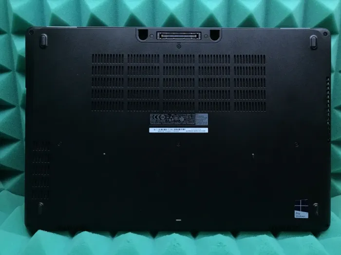 Ноутбук Б-клас Dell Latitude E5570 / 15.6" TN / Core i5-6440HQ (4 ядра по 2.6-3.5GHz) / 8GB DDR4 / 256GB SSD / HD Graphics 530 / WebCam / HDMI / Win 10 б/в - зображення 6