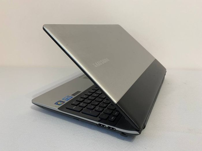 Ноутбук Б-клас Samsung NP300E5A / 15.6" (1366x768) TN / Intel Core i5-2430M (2 (4) ядра по 2.4 - 3.0 GHz) / 8 GB DDR3 / 240 GB SSD / nVidia GeForce GT 520MX, 1 GB GDDR3, 64-bit / WebCam / DVD-ROM б/в - зображення 8