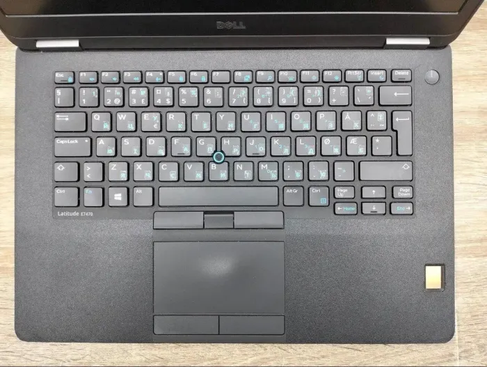 Ноутбук Б-клас Dell Latitude E7470 / 14" (1920x1080) IPS / Intel Core i5-6300U (2 (4) ядра по 2.4 - 3.0 GHz) / 8 GB DDR4 / 120 GB SSD / Intel HD Graphics 520 / WebCam б/в - зображення 4
