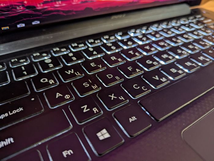 Ігровий ноутбук Dell XPS 15 9560 / 15,6" (3840x2160) IPS Touch / Intel Core i7-7700HQ (4 (8) ядра по 2,8 - 3,8 ГГц) / 32 ГБ DDR4 / 1000 ГБ SSD / nVidia Geforce GTX 1050, 4 ГБ GDDR5, 128-біт / HDMI / Windows 10 б/в - зображення 6