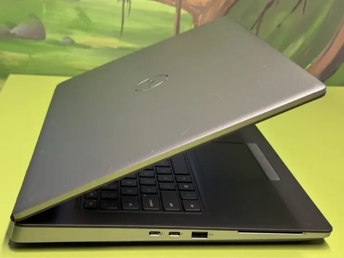 Мобільна робоча станція Dell Precision 7760 / 17.3" (1920x1080) IPS / Intel Xeon W-11855M (6 (12) ядер по 3.2 - 4.9 GHz) / 32 GB DDR4 / 1000 GB SSD / nVidia RTX A3000, 6 GB GDDR6, 192-bit / WebCam / Thunderbolt б/в - зображення 4