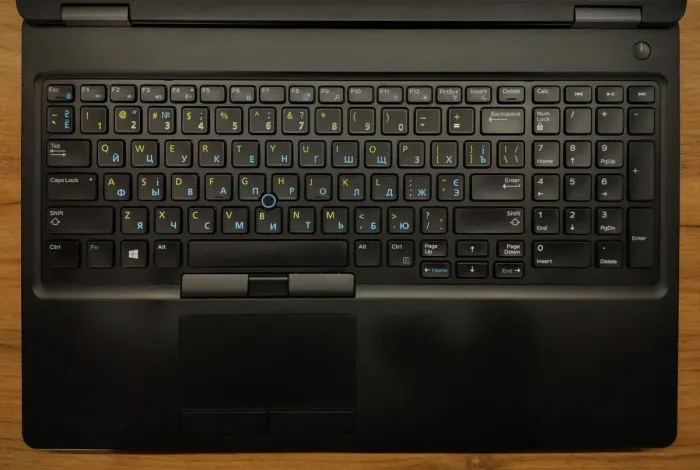 Ультрабук Dell Latitude 5590 / 15.6" (1366x768) TN / Intel Core i5-8350U (4 (8) ядра по 1.7 - 3.6 GHz) / 16 GB DDR4 / 512 GB SSD / Intel UHD Graphics 620 / WebCam / Windows 10 б/в - зображення 3