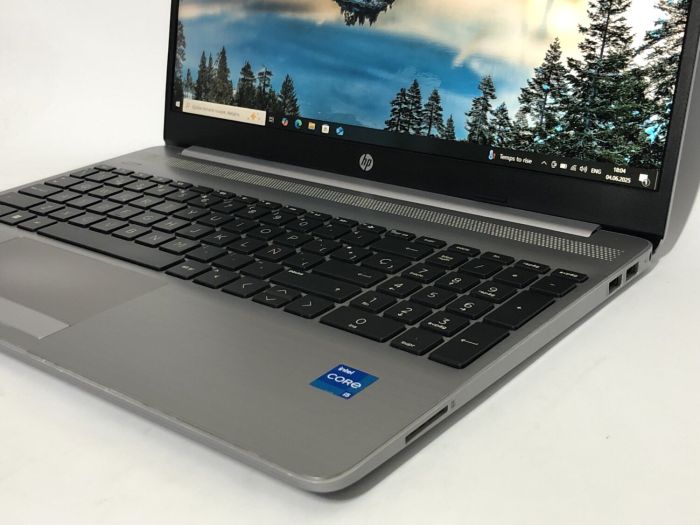 Ультрабук HP 250 G8 / 15.6" (1920x1080) IPS / Intel Core i5-1135G7 (4 (8) ядра по 2.4 - 4.2 GHz) / 8 GB DDR4 / 256 GB SSD NVMe / Intel Iris Xe Graphics / WebCam / Win 10 Pro б/в - зображення 9