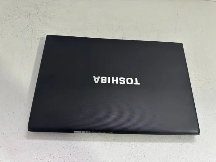 Ноутбук Б-клас Toshiba Tecra R950 / 15.6" (1600x900) TN / Intel Core i5-3320M (2 (4) ядра по 2.6 - 3.3 GHz) / 8 GB DDR3 / 240 GB SSD / Intel HD Graphics 4000 / WebCam / DVD-ROM / VGA б/в - зображення 5