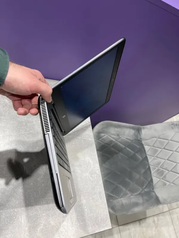 Ноутбук HP Probook 640 G2 / 14" (1366x768) TN / Intel Core i3-6006U (2 (4) ядра по 2.0 GHz) / 8 GB DDR4 / 240 GB SSD / Intel HD Graphics 520 / WebCam б/в - зображення 3