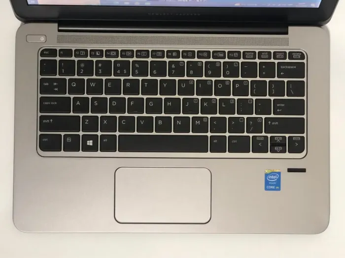 Нетбук HP EliteBook Folio 1020 G1 / 12.5" (1366x768) TN / Intel Core M-5Y71 (2 (4) ядра по 1.2 - 2.9 GHz) / 8 GB DDR3 / 256 GB SSD / Intel HD Graphics 5300 / WebCam / Win 10 Pro б/в - зображення 8