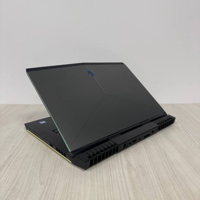 Ігровий ноутбук Б-клас Dell Alienware 15 R3 / 15.6" (1920x1080) IPS / Intel Core i7-7700HQ (4 (8) ядра по 2.8 - 3.8 GHz) / 16 GB DDR4 / 128 GB SSD M.2 + 1000 GB HDD / nVidia GeForce GTX 1060, 6 GB GDDR5, 192-bit / WebCam б/в - зображення 6