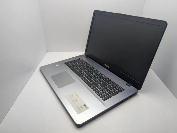 Ноутбук Asus VivoBook F705Q / 17.3" (1600x900) TN / AMD A10-9620P (4 ядра по 2.5 - 3.4 GHz) / 8 GB DDR3 / 240 GB SSD / AMD Radeon R5 Graphics / WebCam б/в - зображення 4