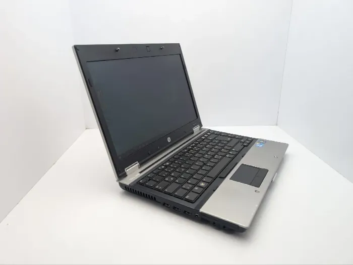 Ноутбук HP EliteBook 8440p / 14" (1366x768) TN / Intel Core i7-620M (2 (4) ядра по 2.7 - 3.3 GHz) / 6 GB DDR3 / 240 GB SSD / Intel HD Graphics / WebCam б/в - зображення 3
