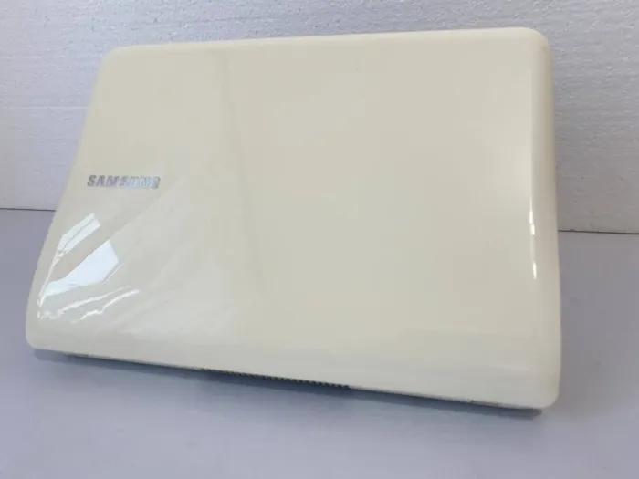 Ноутбук Samsung NP-SF311 / 13.3" (1366x768) TN / Intel Core i3-2310M (2 (4) ядра по 2.1 GHz) / 8 GB DDR3 / 128 GB SSD / Intel HD Graphics 3000 / WebCam б/в - зображення 8