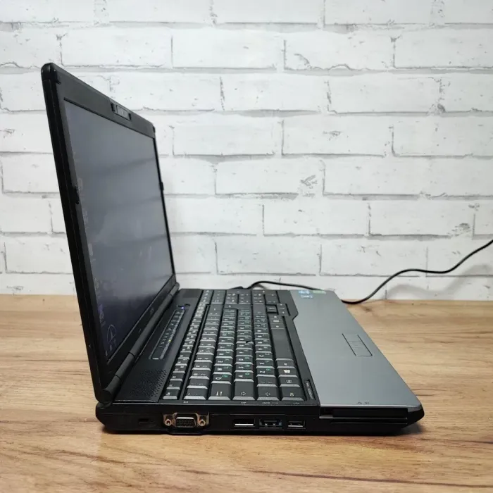 Ноутбук Б-клас Fujitsu LifeBook E782 / 15.6" (1366x768) TN / Intel Core i5-3320M (2 (4) ядра по 2.6 - 3.3 GHz) / 8 GB DDR3 / 128 GB SSD / Intel HD Graphics 4000 / WebCam / Без АКБ б/в - зображення 6