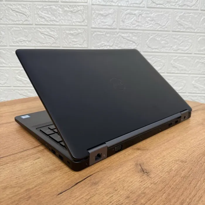 Мобільна робоча станція Б-клас Dell Precision 3510 / 15.6" (1920x1080) IPS / Intel Core i7-6820HQ (4 (8) ядра по 2.7 - 3.6 GHz) / 8 GB DDR4 / 256 GB SSD / AMD FirePro W5130M, 2 GB GDDR5, 128-bit / WebCam б/в - зображення 6
