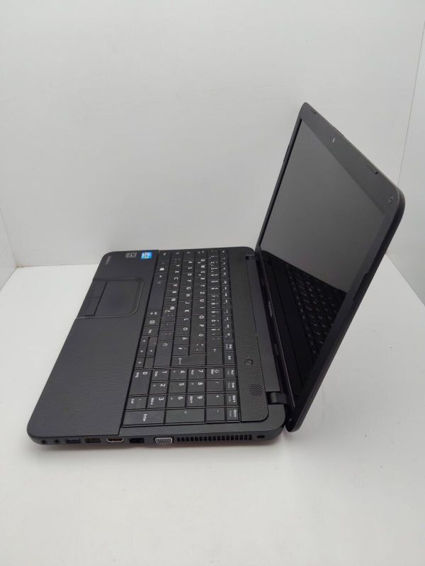 Ноутбук Toshiba Satellite C850 / 15.6" (1366x768) TN / Intel Core i5-3230M (2 (4) ядра по 2.6 - 3.2 GHz) / 6 GB DDR3 / 320 GB HDD / Intel HD Graphics 4000 / WebCam б/в - зображення 7