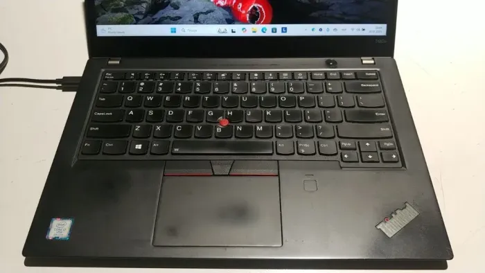 Ультрабук Б-клас Lenovo ThinkPad T480s / 14" (2560x1440) IPS / Intel Core i7-8650U (4 (8) ядра по 1.9 - 4.2 GHz) / 16 GB DDR4 / 240 GB SSD / Intel UHD Graphics 620 / WebCam б/в - зображення 3